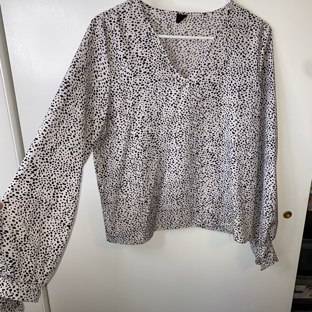White and black long sleeve blouse